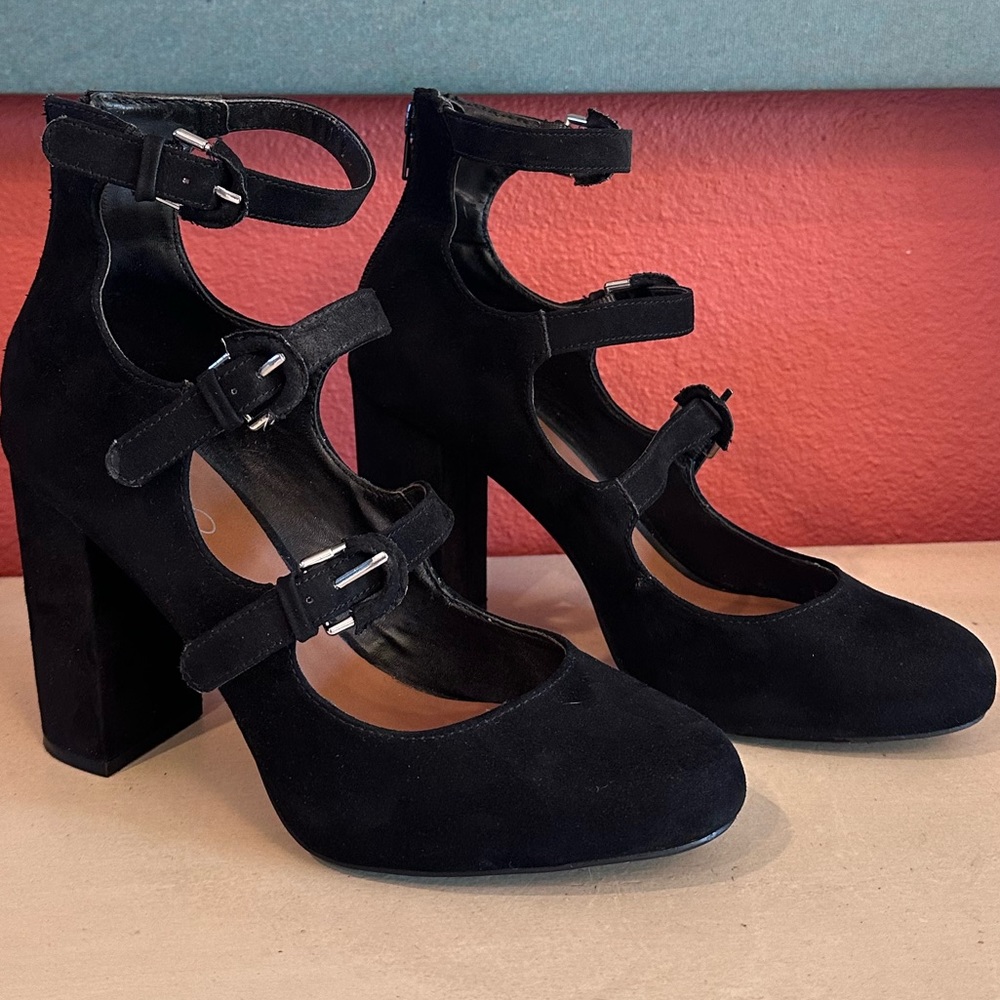 ALDO Triple Strap Block Heel Mary Janes.   Size 7.